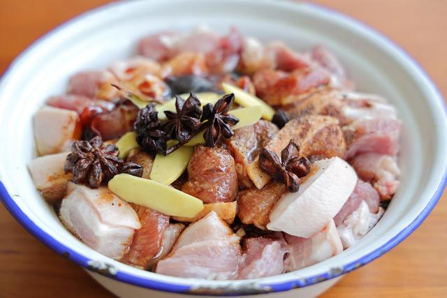 蛋黄粽子的做法和配料窍门，蛋黄粽子的做法和配料视频（每年必做的蛋黄肉粽）