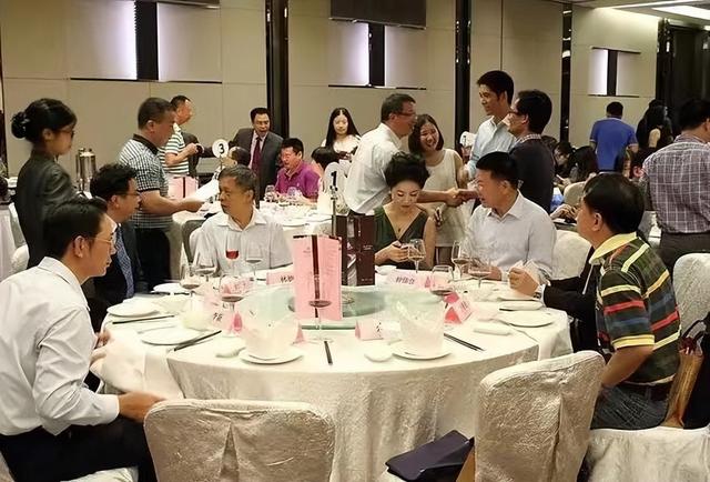 喝酒春节祝福词，别再干站着不知所措了