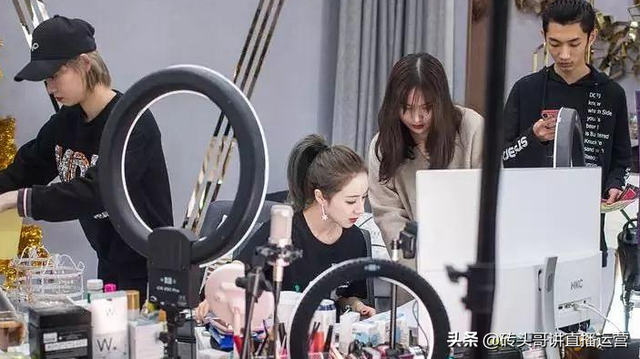 抖音直播需要哪些设备百度，抖音直播需要哪些设备百度账号？