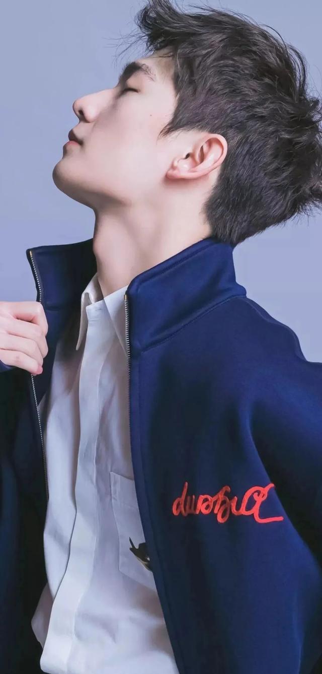 杨洋手机壁纸♡，杨洋高清壁纸（一组超好看的杨洋壁纸图片）
