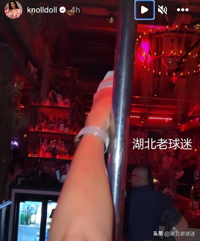 世界杯著名女球迷，收入不高舍得花钱