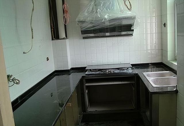 自制瓷砖橱柜步骤,瓷砖橱柜制作方法(公公花800找熟人砖砌橱柜)