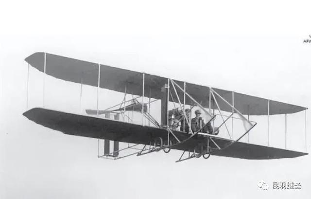 飞机是谁发明的，飞机是谁发明的哪国人（莱特兄弟发明的是飞行机器）