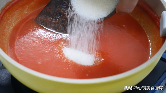如何在家做番茄酱，怎样在家做番茄酱（再搅一搅就能变成番茄酱沙司）