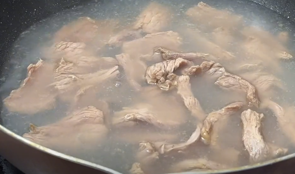 牛肉饺子馅配什么蔬菜好吃，牛肉饺子馅配什么蔬菜（香菜牛肉——一道简单易学的凉拌菜）