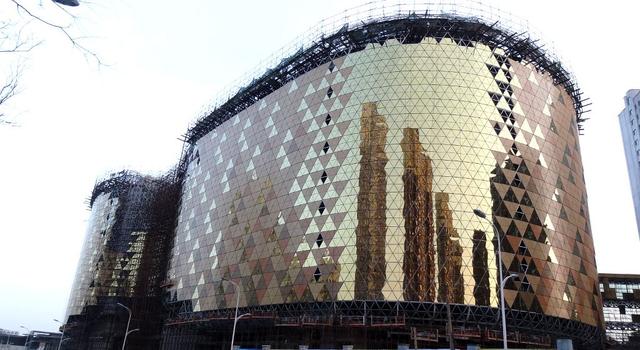 鞍山有哪些商场，鞍山有哪些商场可以逛街（外表金灿灿为一巨型金元宝）