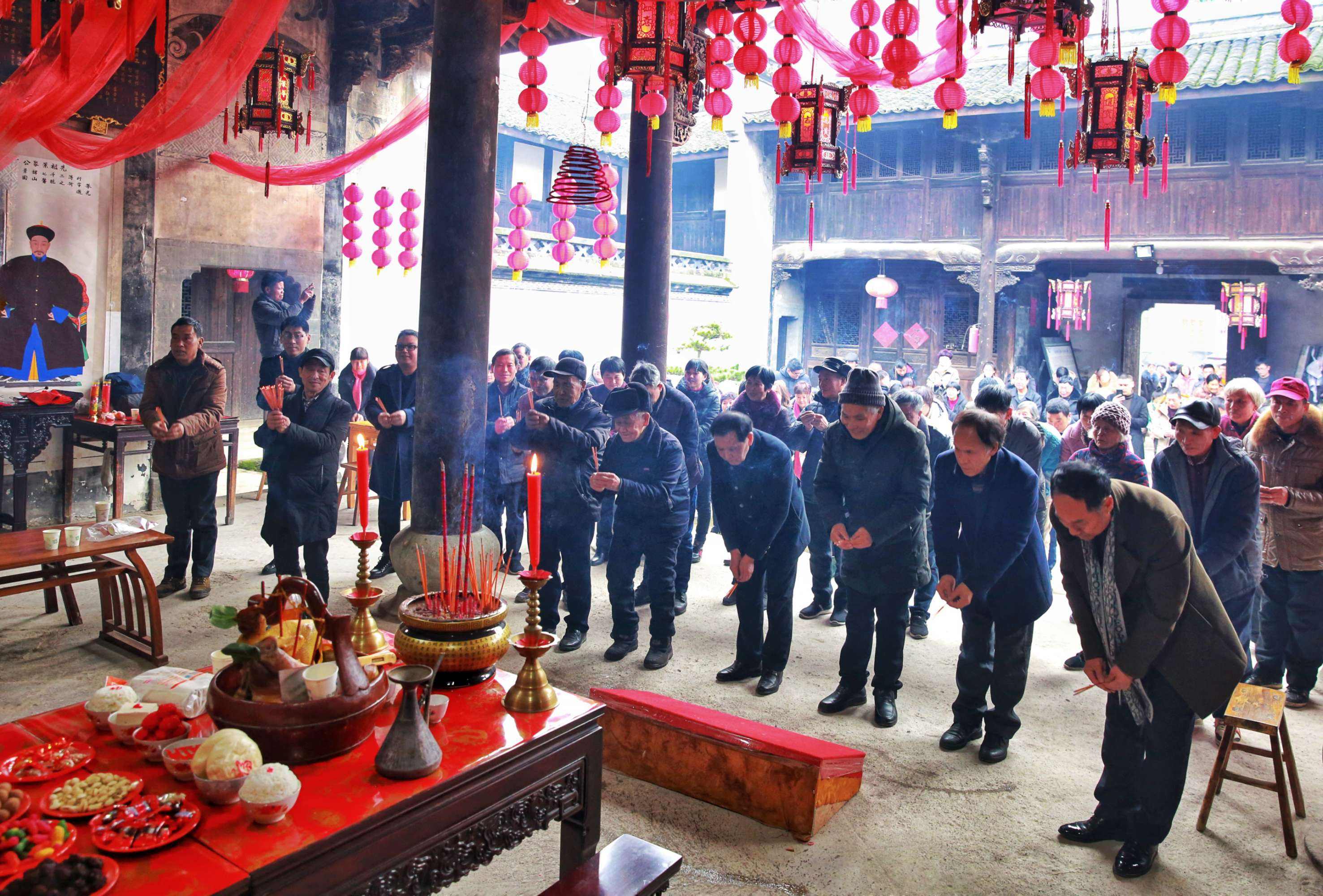 本论文将就宗法制度对中国古代社会的影响进行深入探