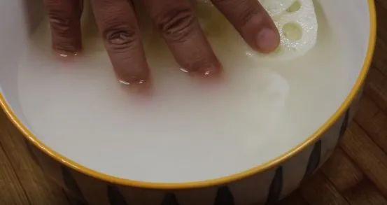 莲藕是根还是茎，莲藕可食用的部分是根还是茎（莲藕的孔洞太多）