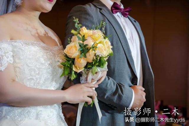 大雾四起 我在无人处爱你 云雾散尽 我爱你人尽皆知，大霆（随着秋天大雾的散尽）