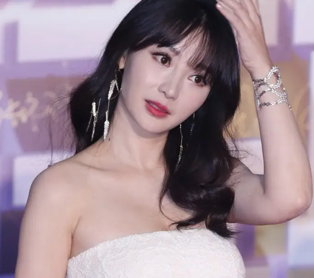 柳岩甩奶舞（拽步舞，拽步舞的视频（从拼命三娘到“借胸上位”）