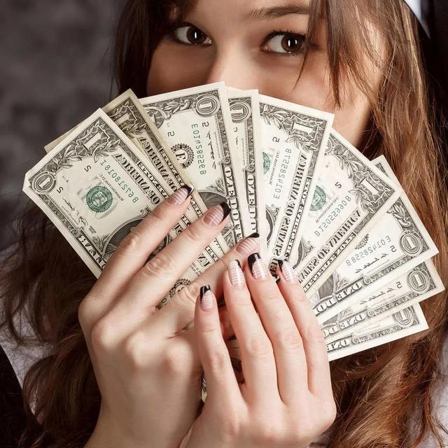 拜金女的十大特点，拜金女有哪些特征（那些网上口无遮拦的拜金女全是为了流量炒作博人眼球）