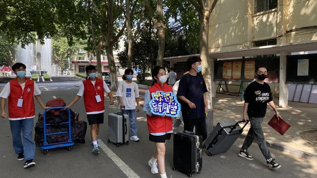 河南水利与环境职业学院，2021级河南水利与环境职业学院新生开学时间和入学指南及入学军训考试（河南水利与环境职业学院7000余名小萌新来啦）