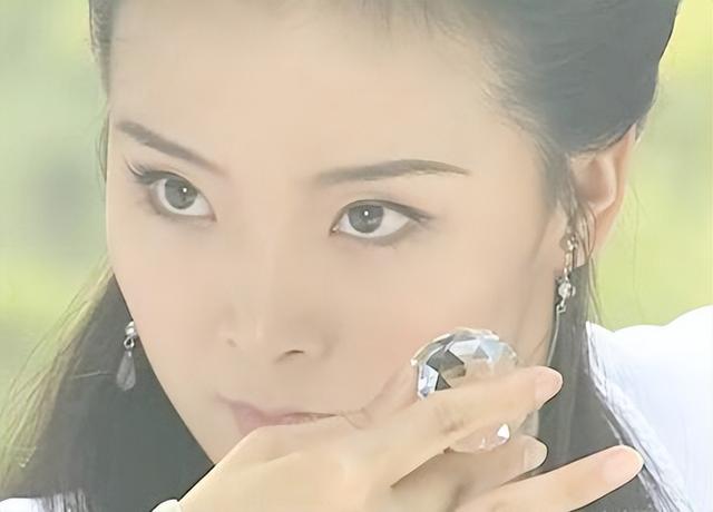 流星镖的威力测试，细数武侠剧中美女使用武器