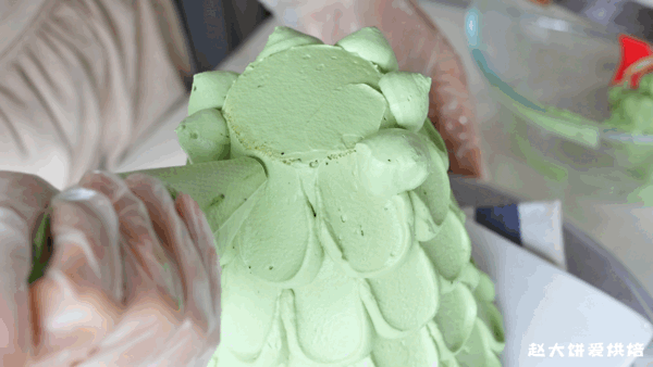 制作蛋糕需要哪些材料，制作蛋糕需要哪些材料思维导图（烘焙新手也能做一棵好看好吃的圣诞树蛋糕）