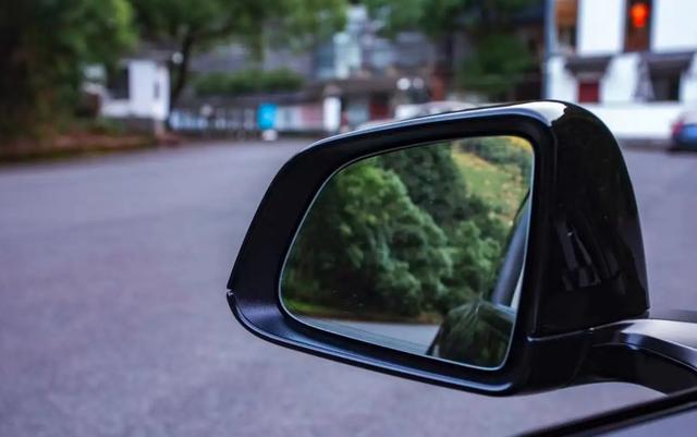 倒车影像突然不显示怎么回事，倒车影像不显示怎么回事（开车上路或能避免剐蹭）