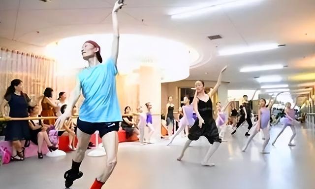 宁夏籍演员一览表，宁夏46岁“巨婴”郭冷