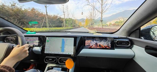 两个w是什么车牌子，两个w是什么品牌的汽车（20W不到能买到C级车）