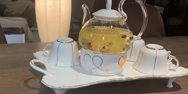 纹理烫多少钱，微分碎盖纹理烫多少钱（黄磊女儿多妹烫发不便宜）