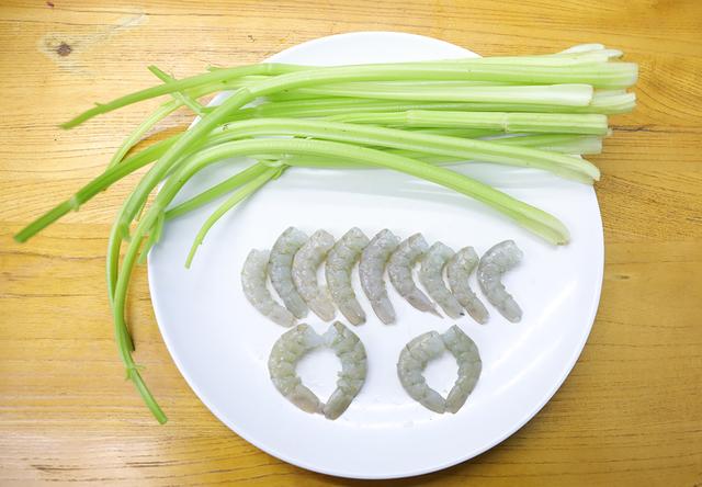 老年人吃什么补钙，中老年人补钙每天要喝多少牛奶（常吃这5种食物）
