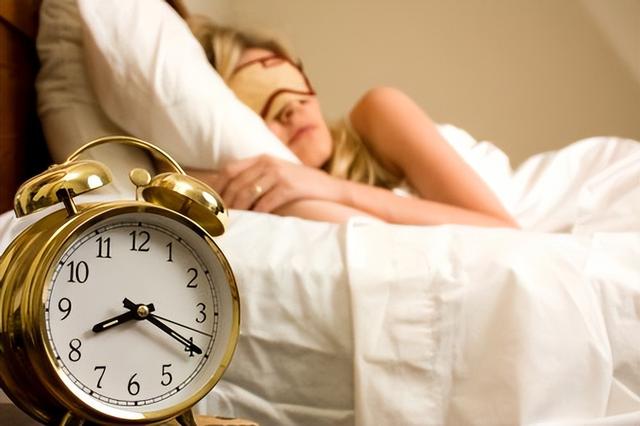 什么被子又轻又暖和又健康，冬天什么被子又轻又保暖（科学家：这个重量的被子）