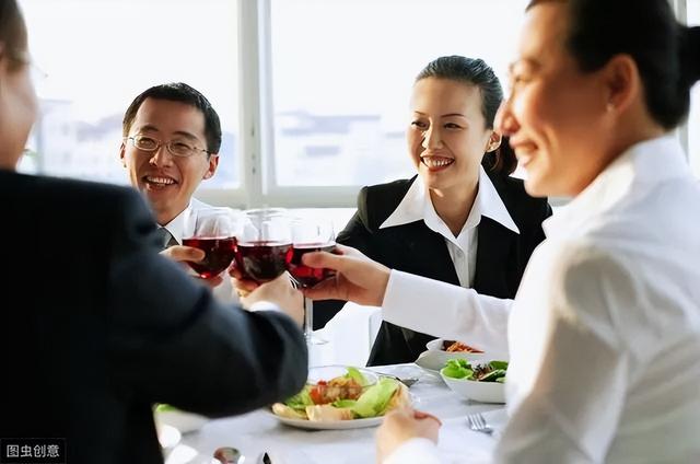 女人敬酒情商口才，怎样锻炼情商和口才（饭局上的高情商，果断收藏）