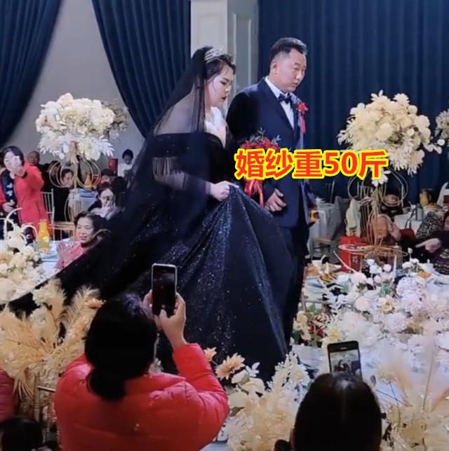 黑色婚纱代表什么意思，黑色婚纱代表什么（新娘“黑色婚纱”出席婚礼）