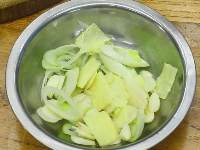 减肥可以吃牛杂吗，减肥可以吃牛杂吗晚上（牛肉排倒数第二）