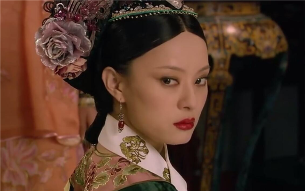 唐艺昕甄嬛传演的谁，唐艺昕在甄嬛传里演什么角色呢（“蛇蝎女孩”异军突起）