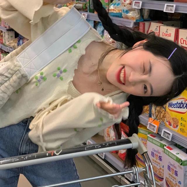 枯燥难过的头像微信，枯燥难过的头像（臭宝，该换微信头像啦）