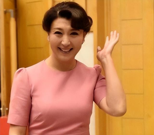 “二人转女王”闫学晶：两段婚姻三个孩子，两任丈夫都是二婚