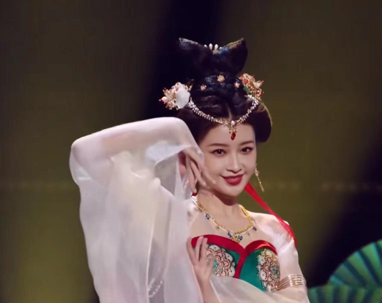 同跳敦煌舞,把唐诗逸孙怡等女星放一起,谁惊艳谁惊悚一目了然