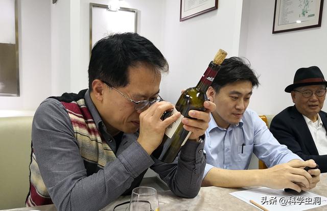 82年的拉菲多少钱一瓶，82年拉菲历年价格（卖出天价的“82年拉菲”）