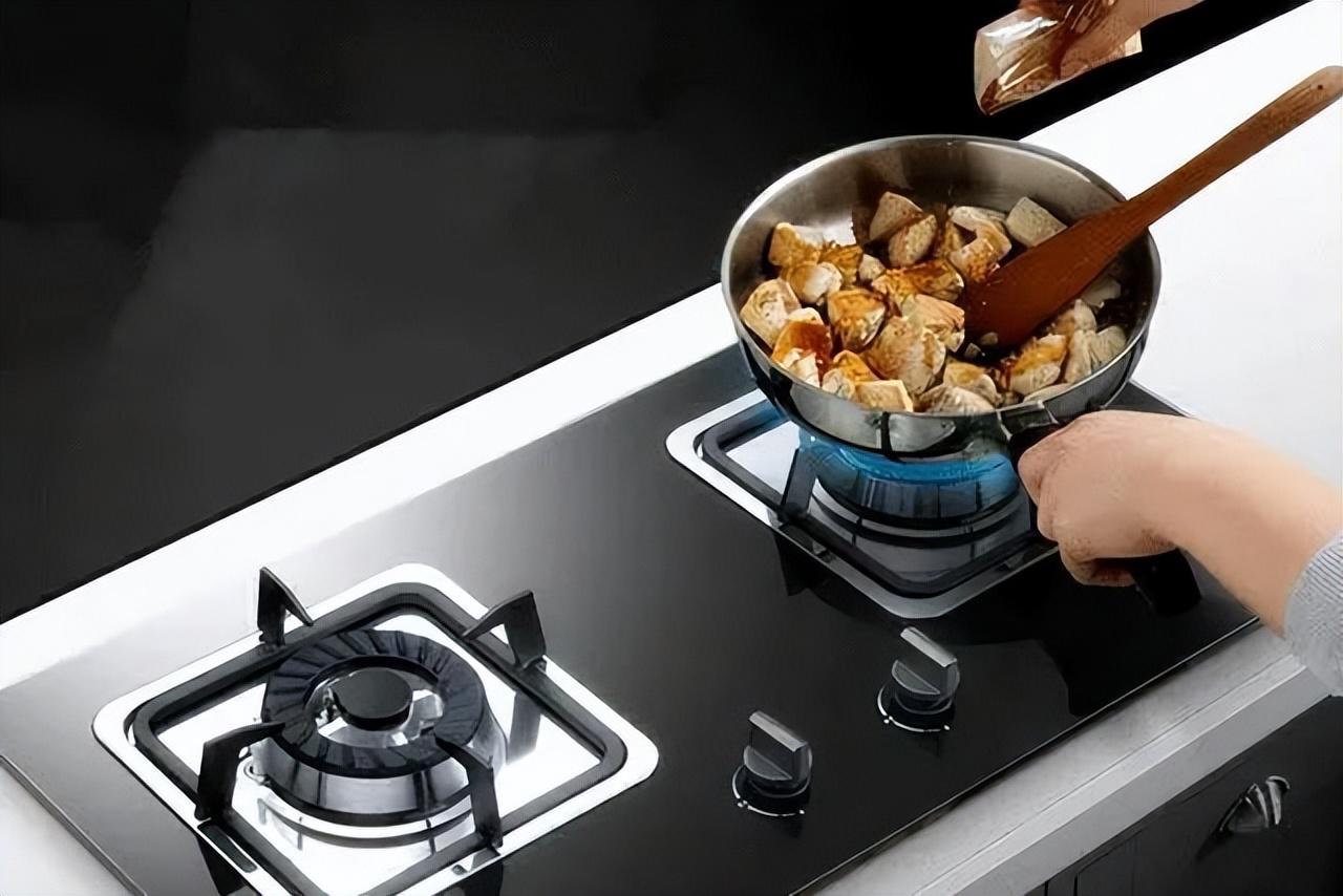 饭店双灶炒菜灶台,双燃气灶的左边与右边炒菜区别大 - 玉三网