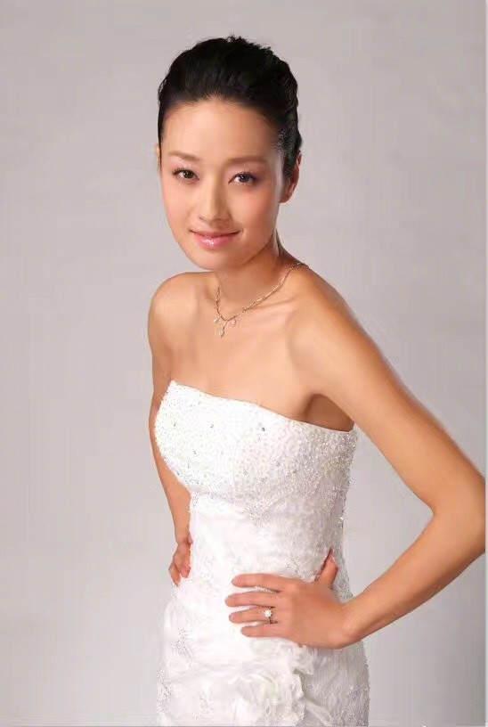 四季型人色彩测试详细，秋季型人适合哪种色系（记住暖黄皮适合的6种服饰用色）