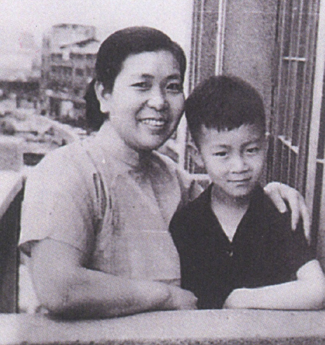 六小龄童身世简介，六小龄童悼念母亲百岁诞辰