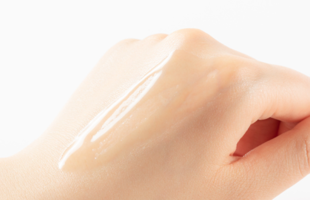 烟酰胺精华液的功效与作用，烟酰胺的功效与作用（5款热门好用的烟酰胺精华）