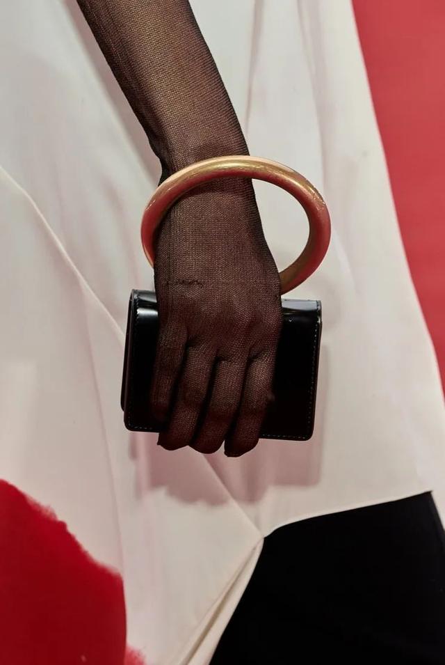 element是什么牌子，ELEMENT是啥牌子的电视（95岁的FERRAGAMO）