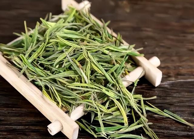 绿茶都有哪些，什么是绿茶 绿茶有哪些品种（夏天“最值得”喝的绿茶榜）