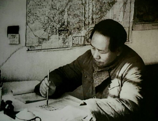 社会黑纸白字图片，白纸黑字图片（1976年天安门毛泽东画像披上黑纱）