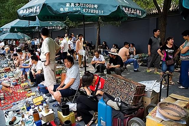 潘家园古玩市场，从地摊到闻名的潘家园市场
