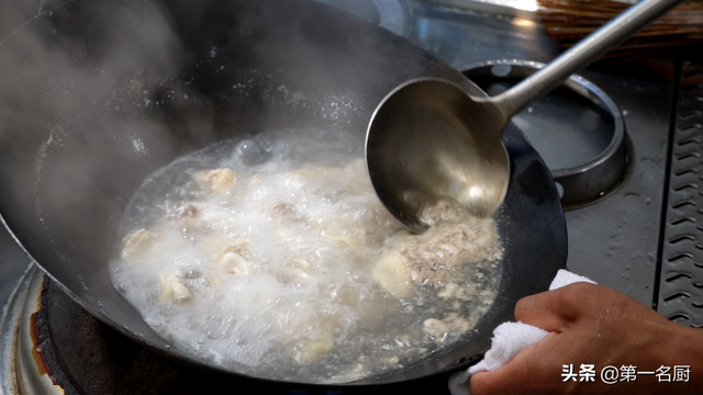 如何炖老母鸡汤好喝又营养，母鸡汤放什么材料煲汤好喝（鸡汤这样炖绝了）