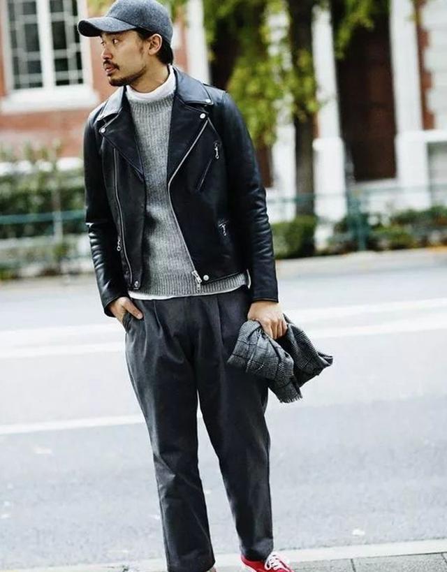 牛仔外套适合什么年龄的男人，牛仔外套适合什么年龄的男人穿（真正会穿搭的男人：不穿卫衣）