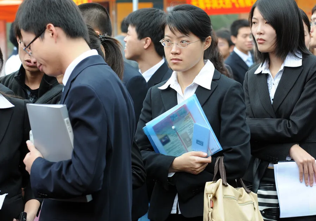 为什么越来越多人不入党，入党越来越难的原因是什么（为啥有多半学生挤不进去）