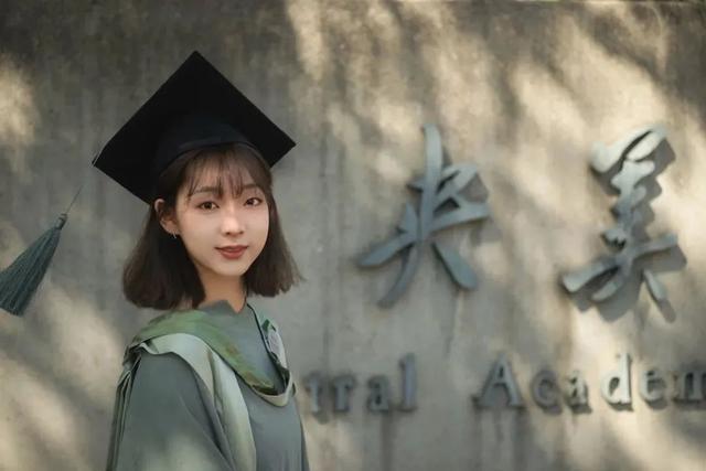 博士服硕士服和学士服的区别，学士服不同颜色的披肩分别有什么含义（毕业生学位服居然能这么美）