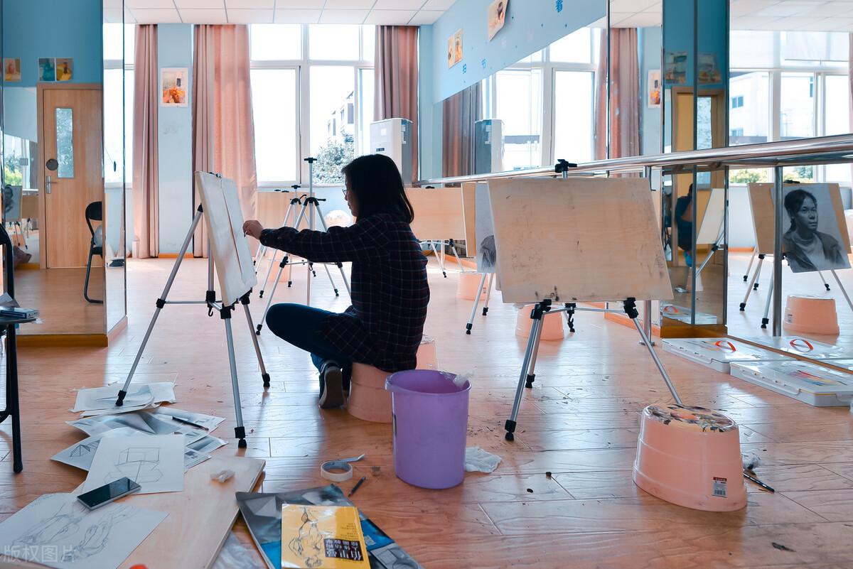 重庆公办职业学校（2022重庆美术类本科A段录多少人）