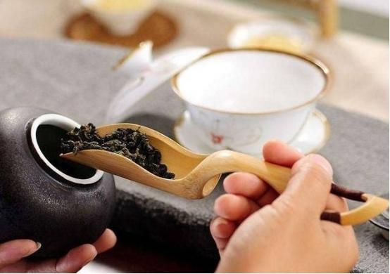 红茶的正确冲泡方法，红茶的正确冲泡方法步骤（该如何冲泡一杯好喝的红茶）