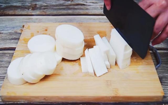 萝卜干的做法，萝卜干的做法视频（大厨：冬天腌萝卜干）