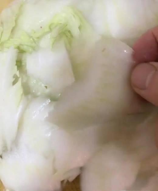 五花肉和大白菜怎样炒好吃，家常菜大白菜炒肉的做法