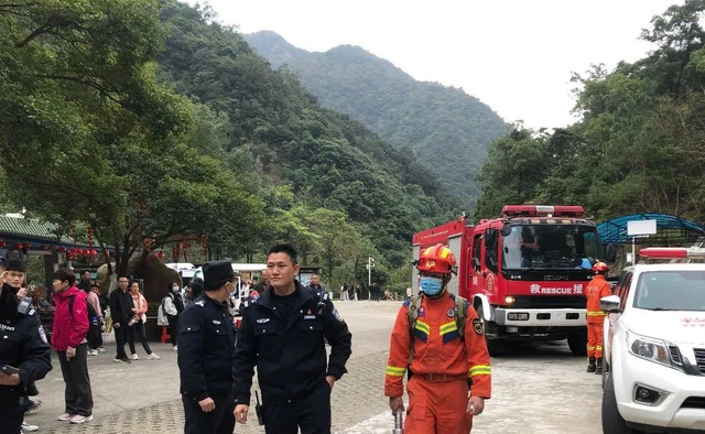 银瓶山森林公园，人间天堂玉泉山森林公园（东莞一游客被困悬崖边）