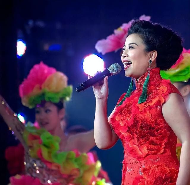 常青树有哪些，冬天常青树有哪些（10位春晚常青树今昔照）